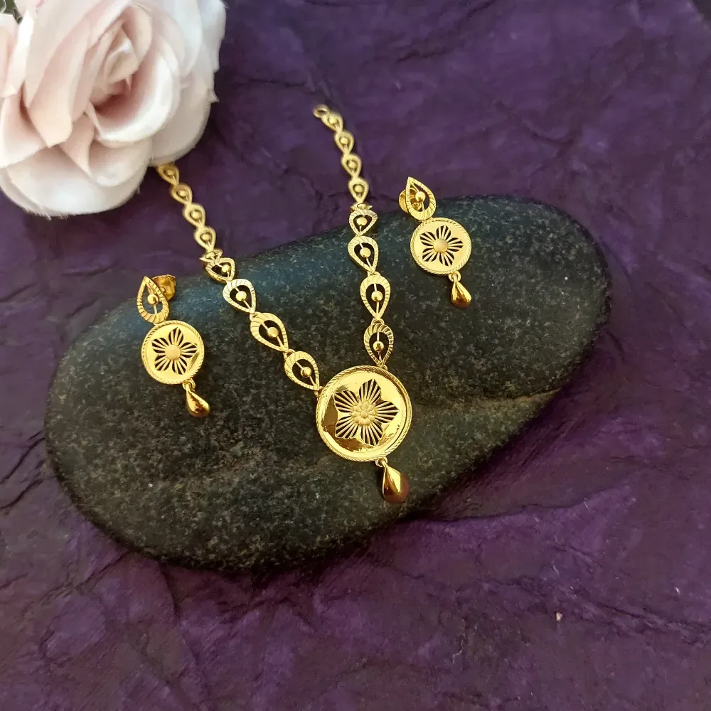 Classic Trendy 22k Gold Necklace