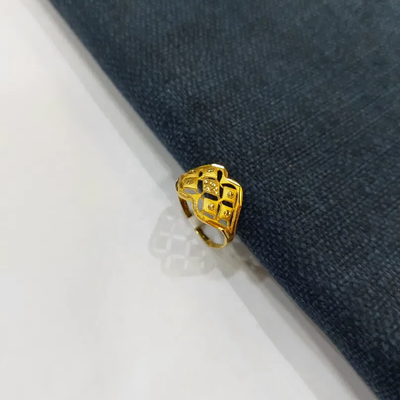 Trendy Gold Ladies Ring