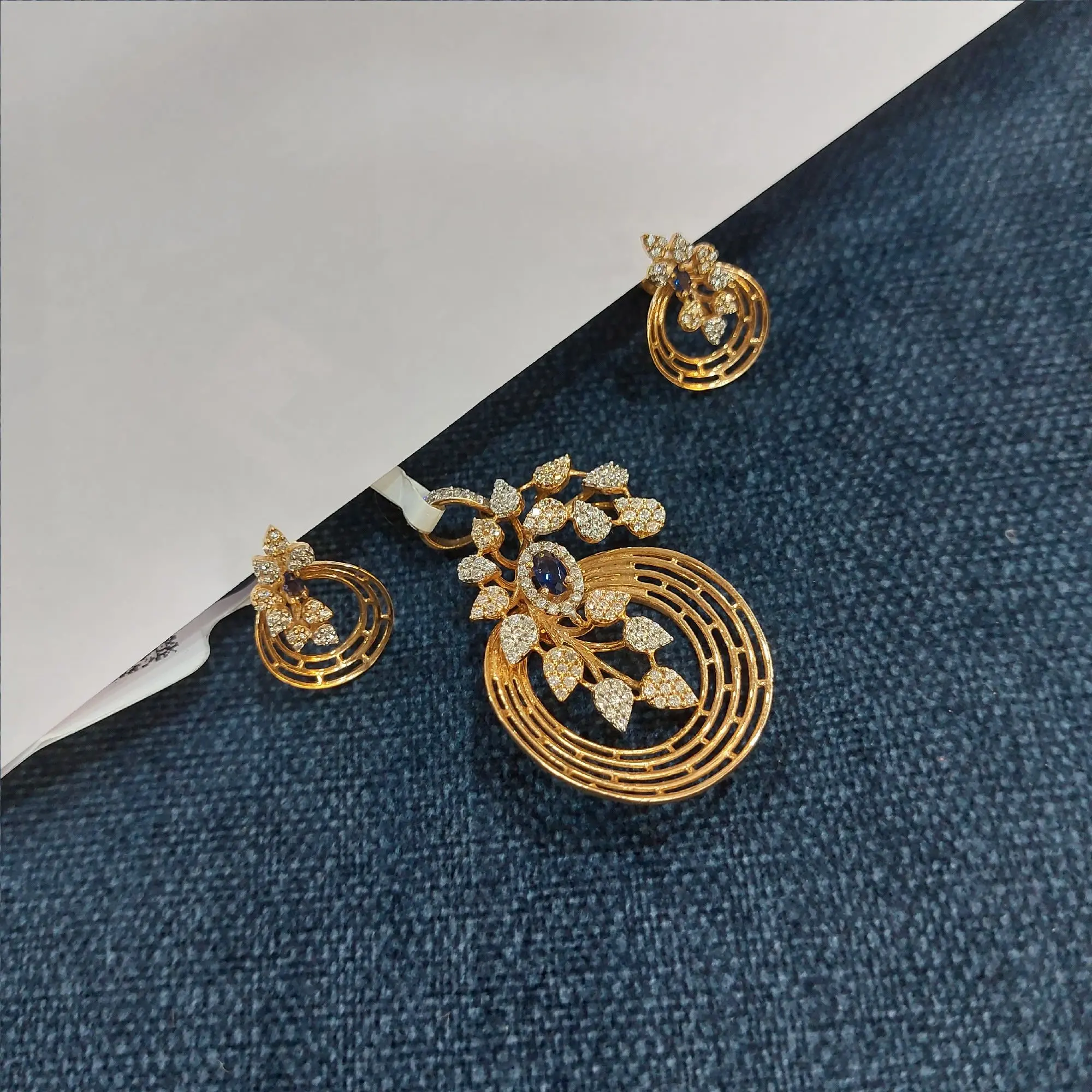 Trendy Rose Gold Pendant In American Diamond