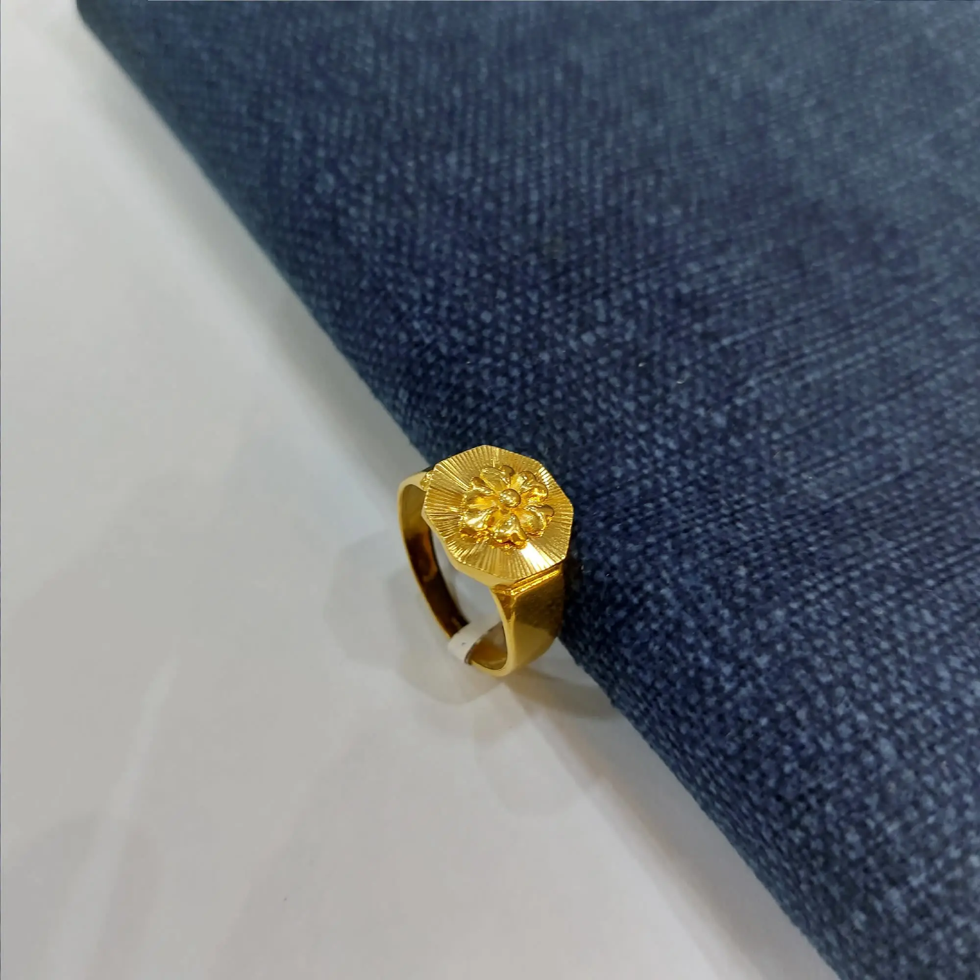 Trending Gold Gents Ring