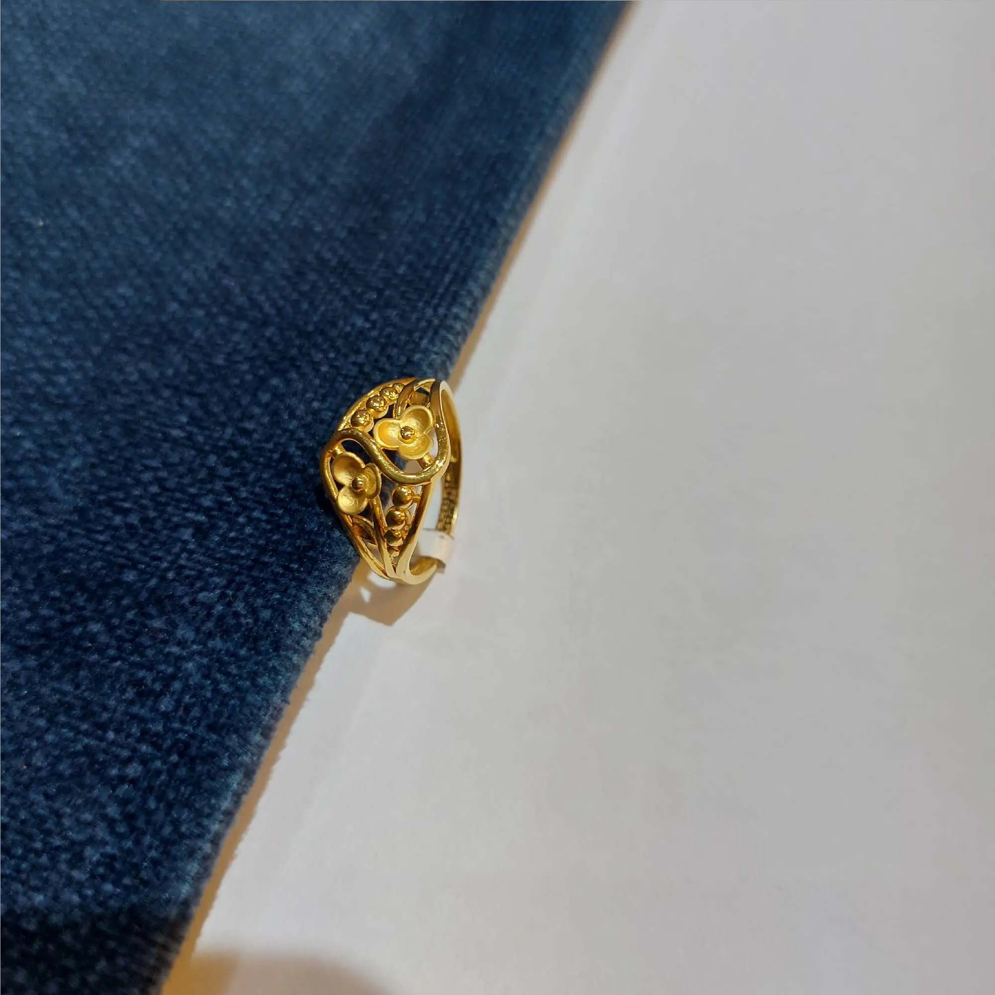 Traditional Ladies Ring