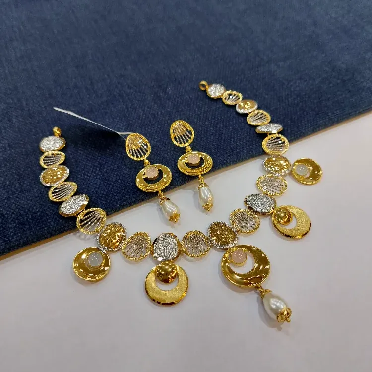 Style Antique Gold Necklace