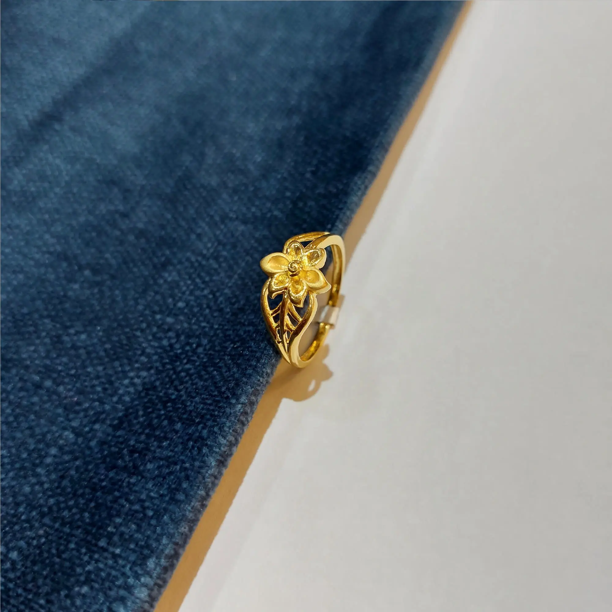 Plain Fancy Ladies Ring