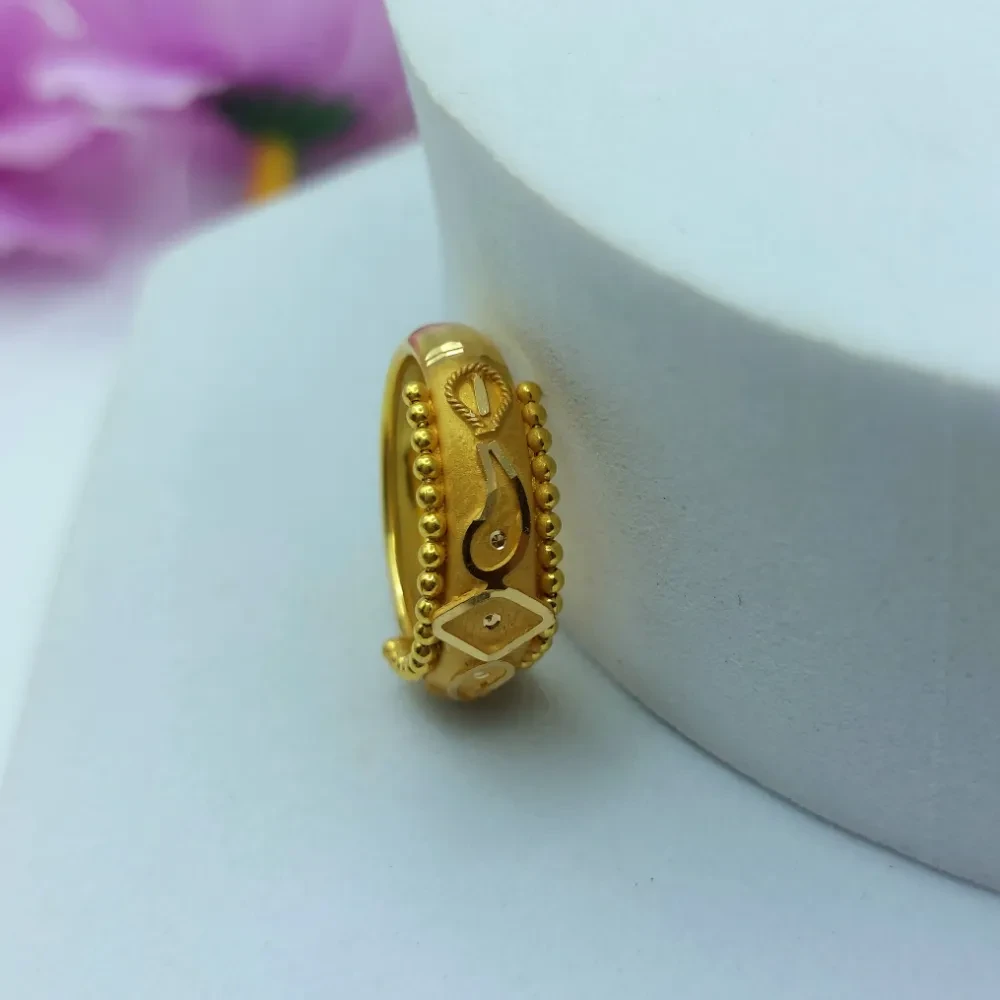 18k Gold Floral Band Ring