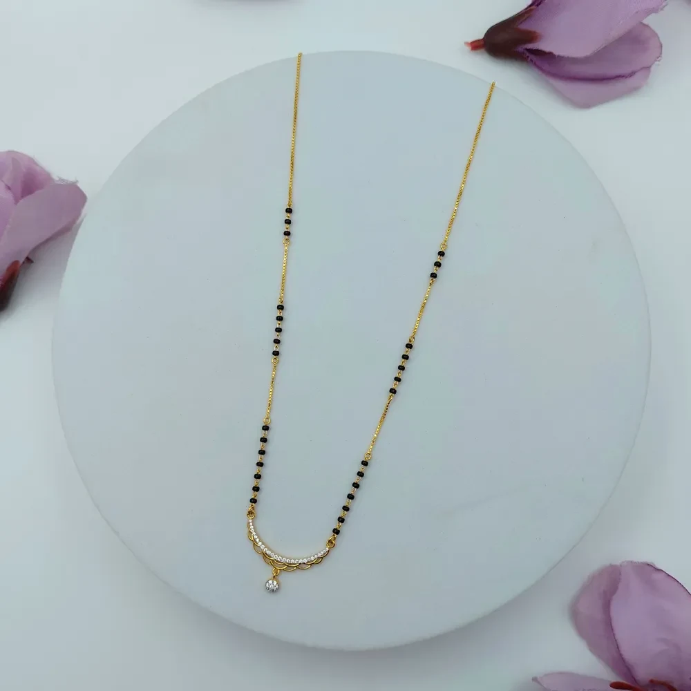 Elegant Curve 18k Gold Mangalsutra