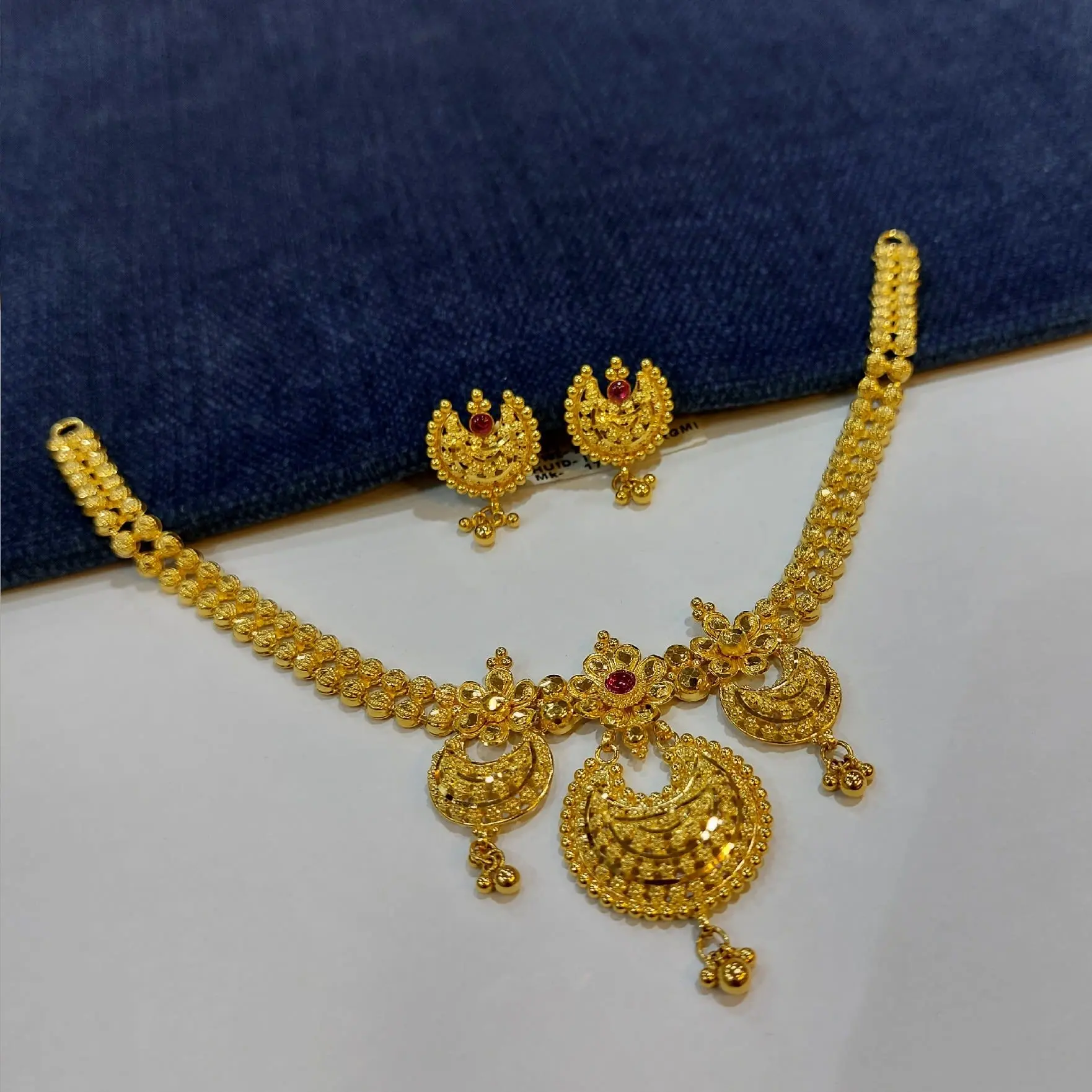 Trendy Gold Short Necklace