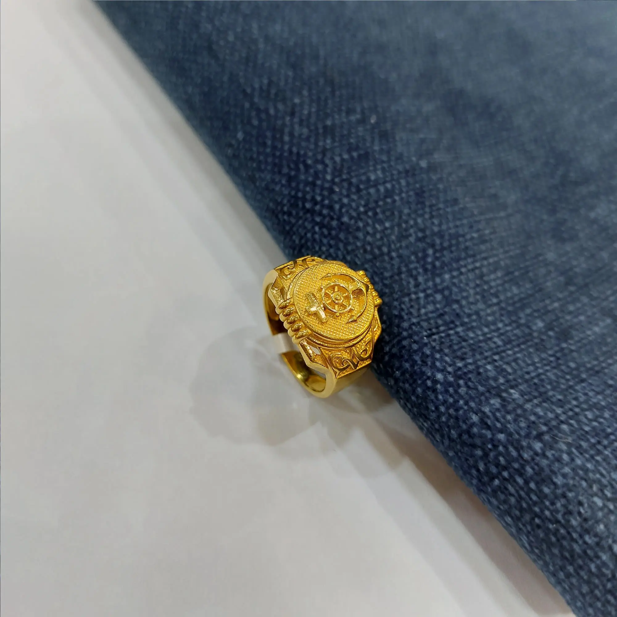 Trendy Gents Gold Ring