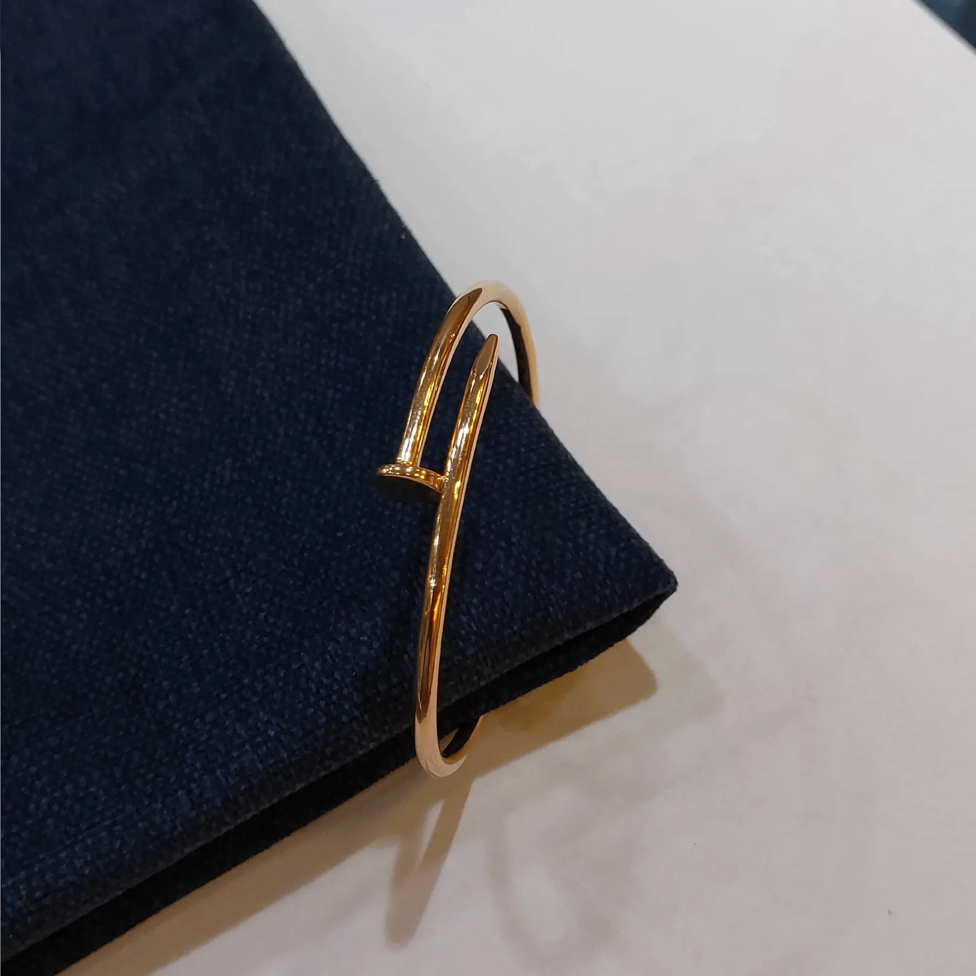 Trending Design Ladies Kada