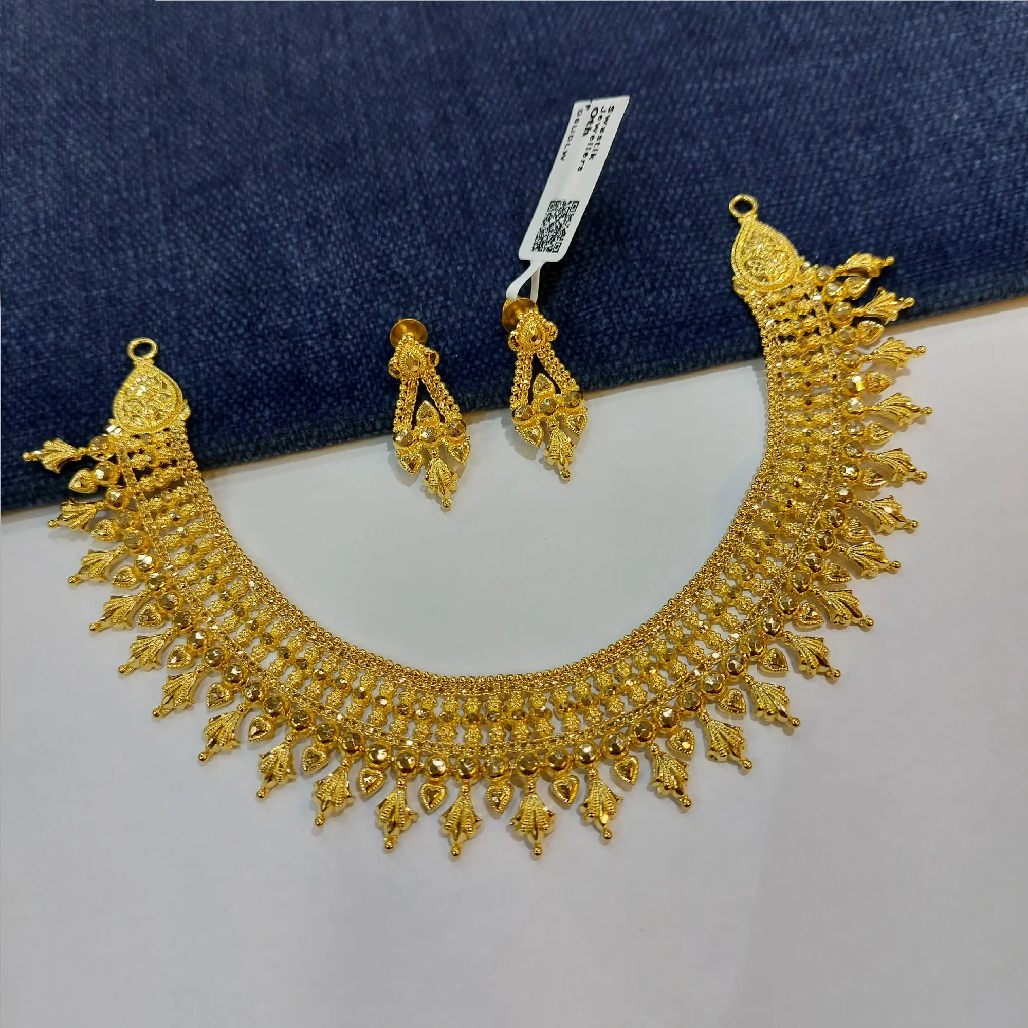 Style Gold Necklace