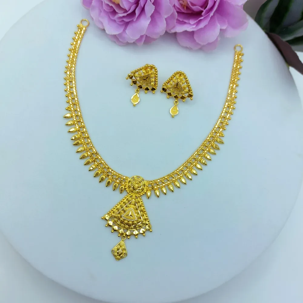 Elegant 18k Gold Necklace Set