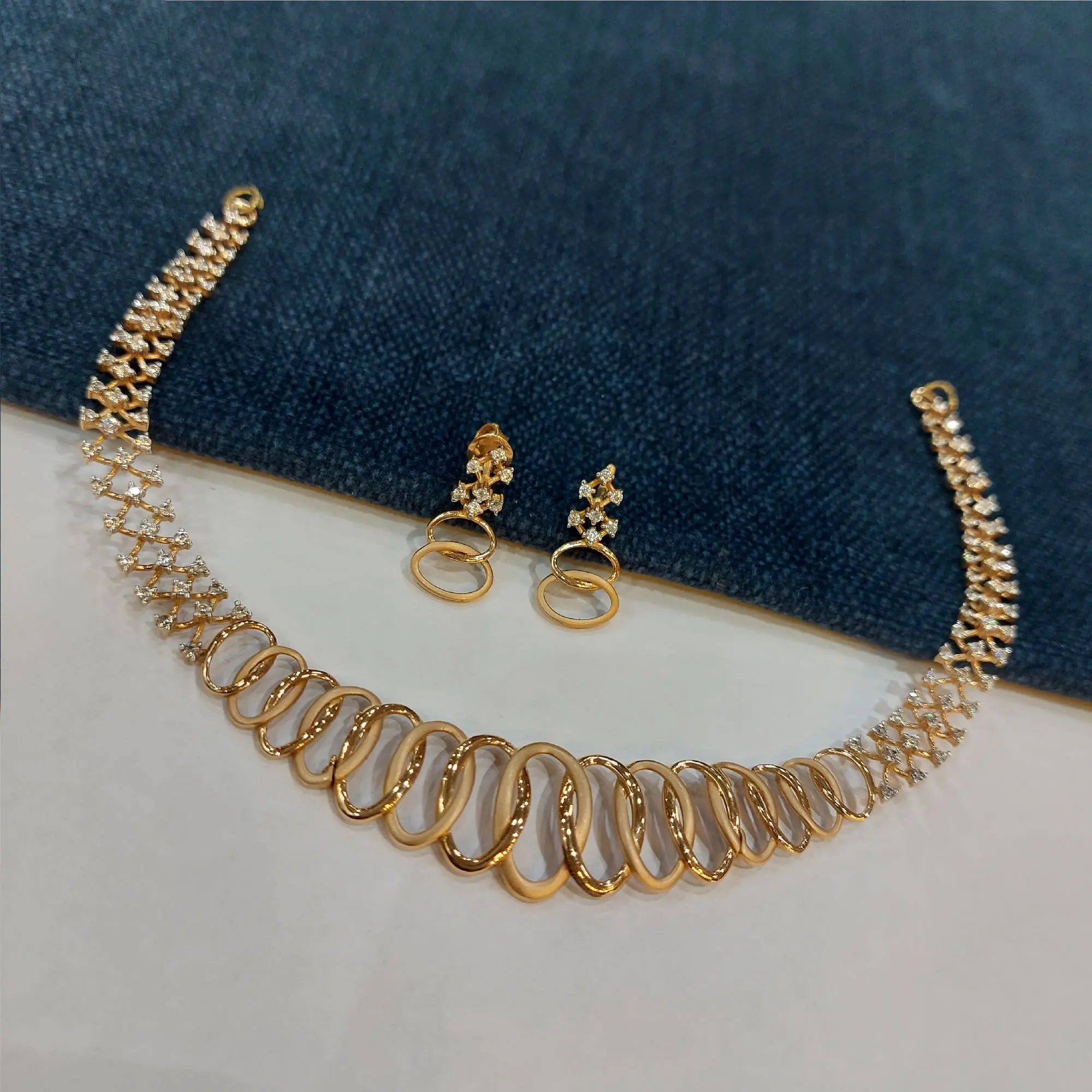 Trendy Rose Gold Necklace With Premium Polish