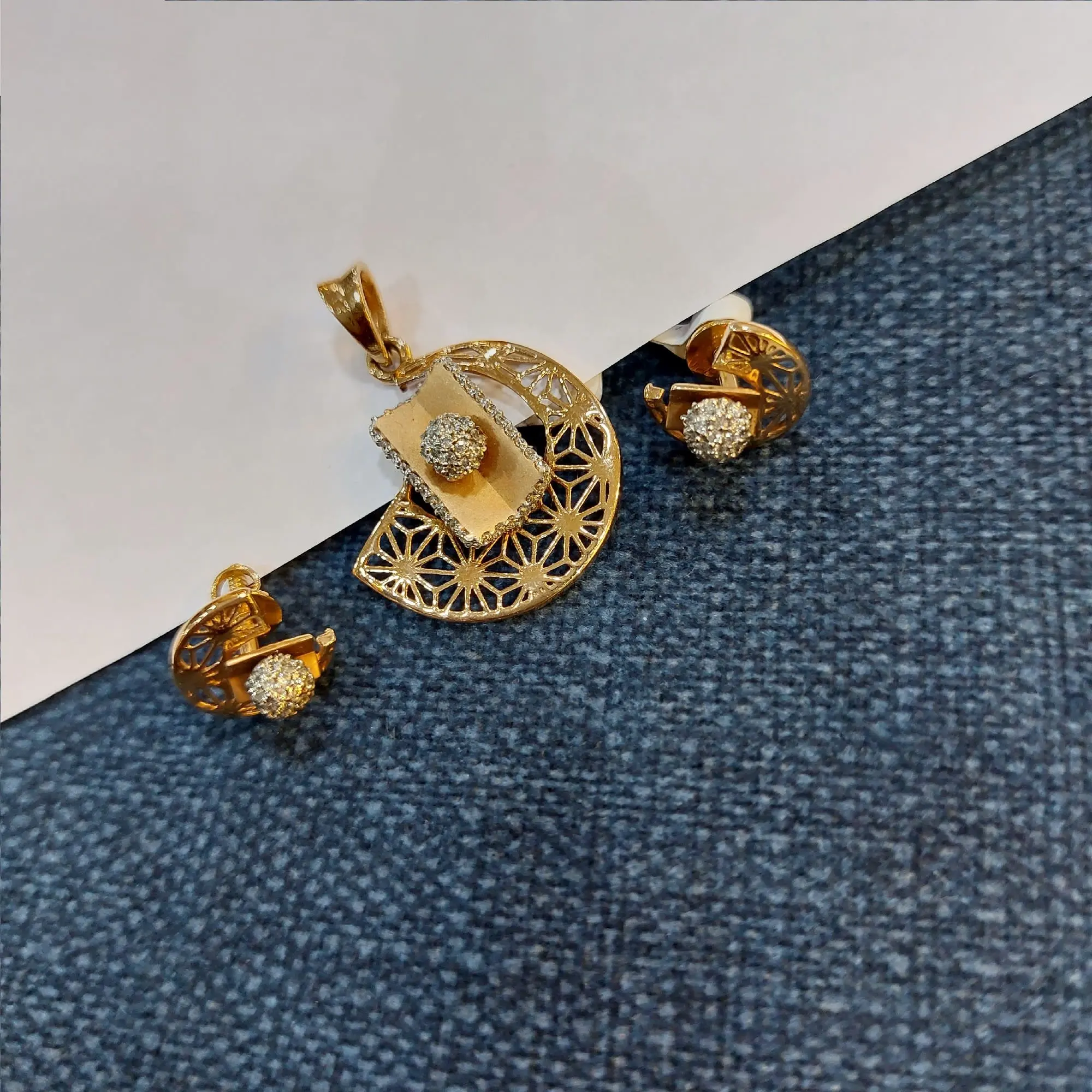 Trendy Unique Rose Gold Pendant Set