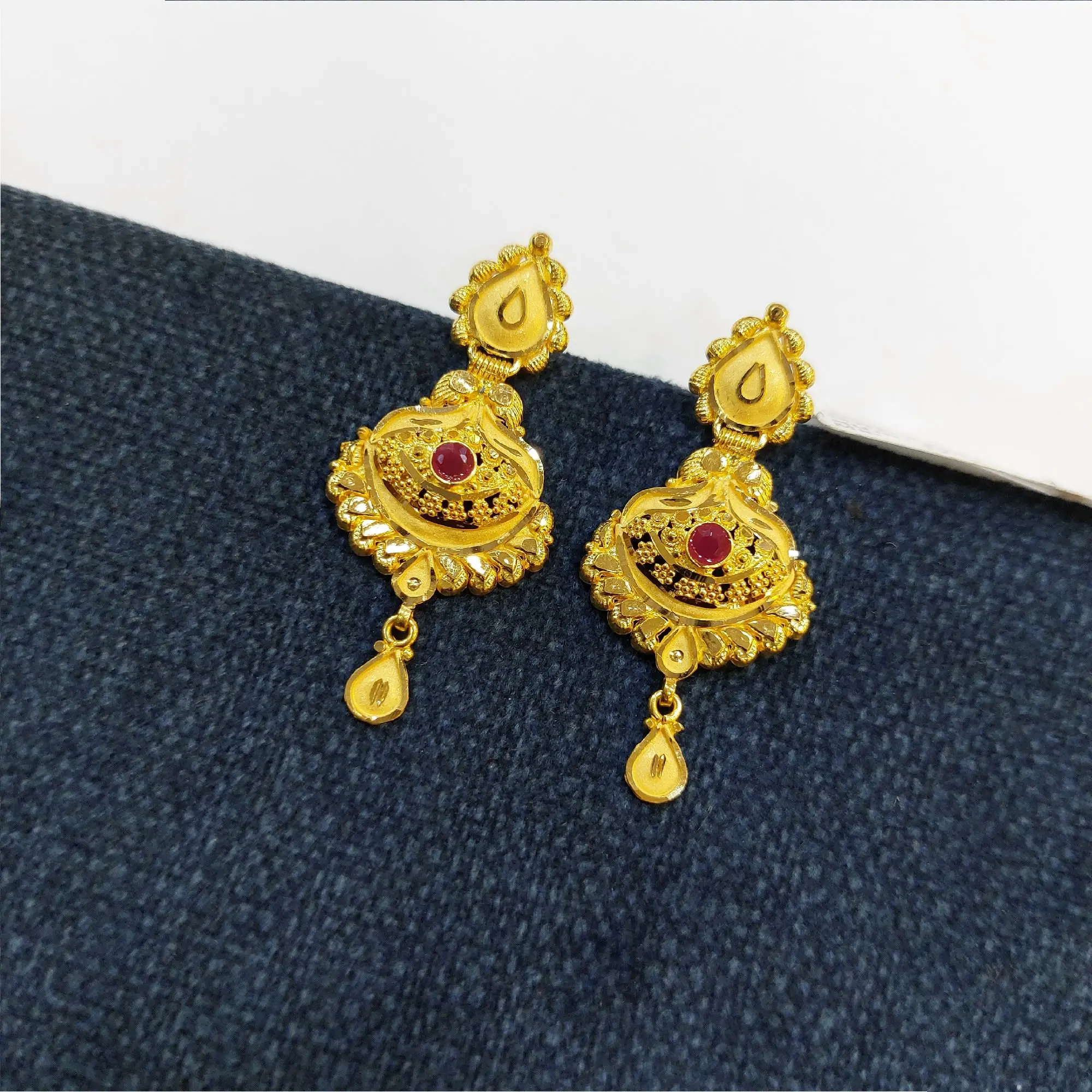 Trendy Gold Jhumka