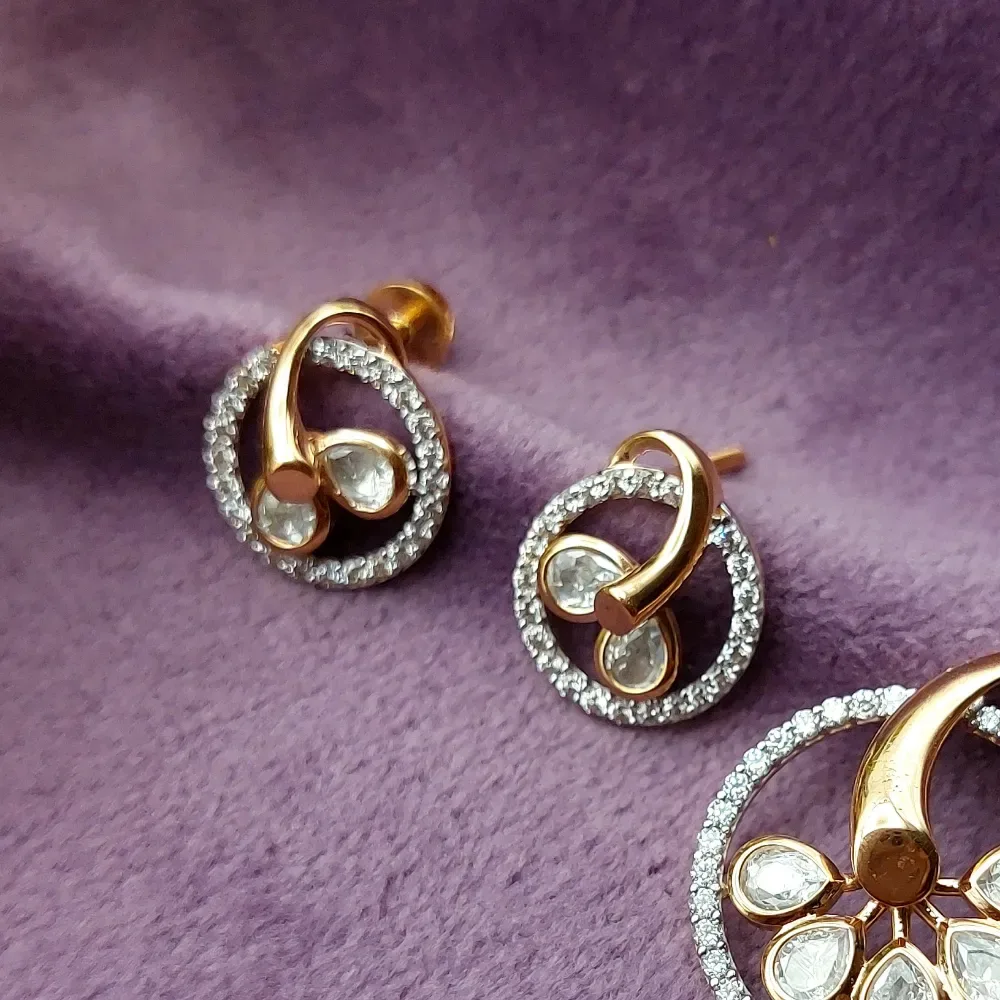Elegant Floral Circle Pendant Set