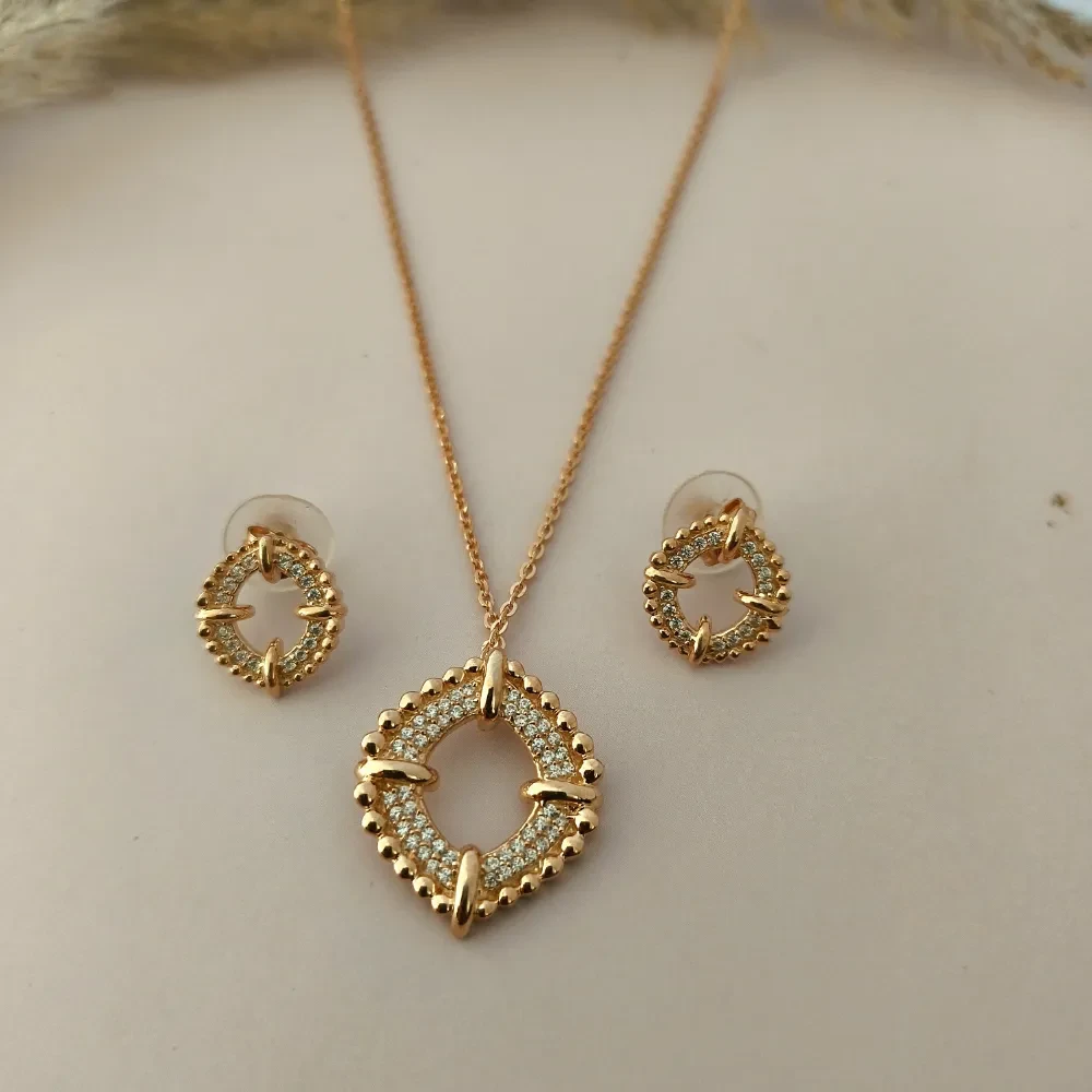 Minimalist Silver Necklace Set
