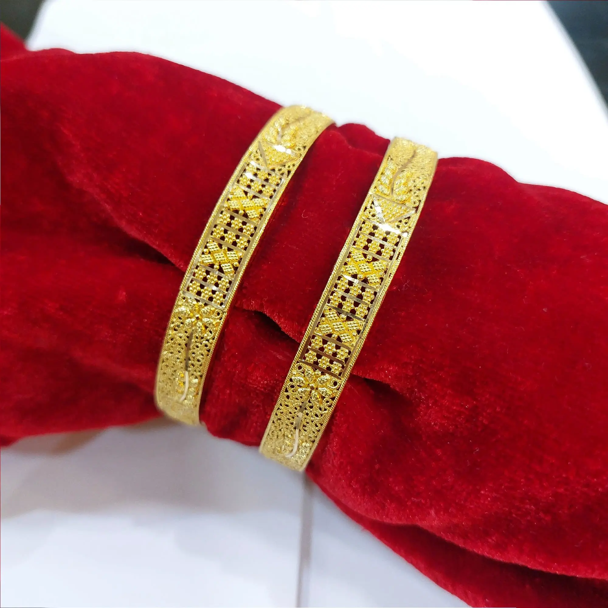 Style Ladies Gold Kangan
