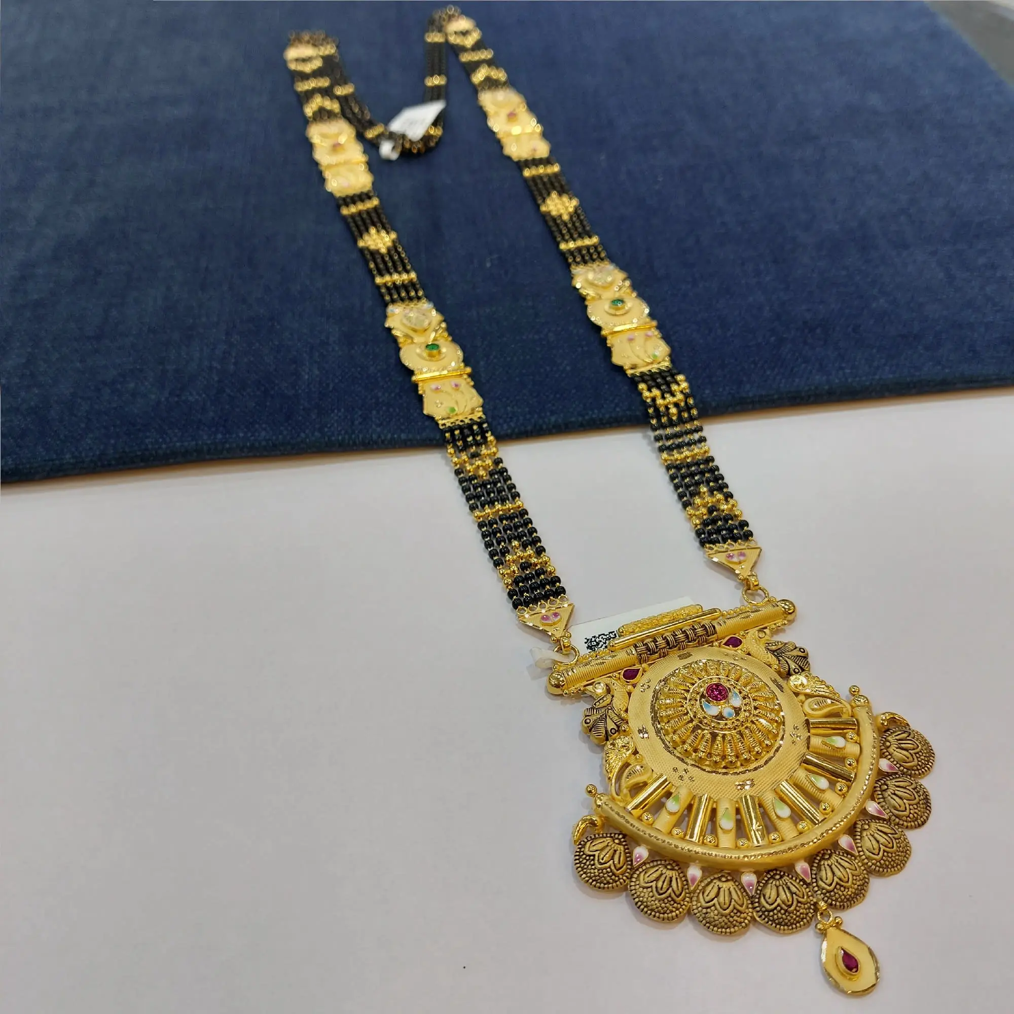Mina Work Gold Mangalsutra