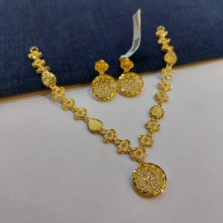 Style Gold Necklace