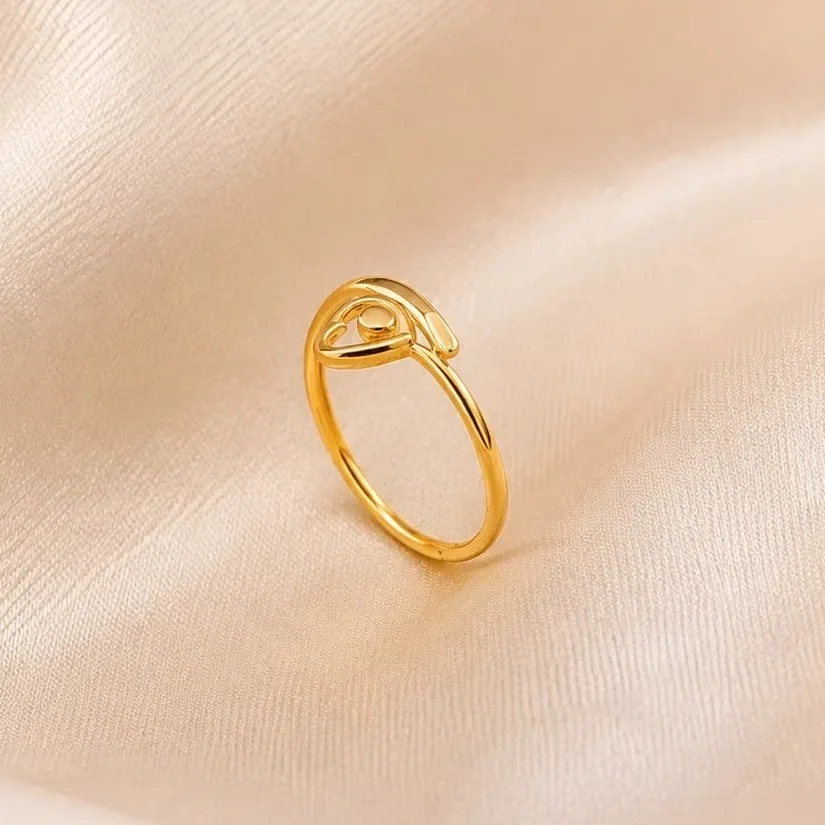 Elegant Heart 9kt Gold Ring