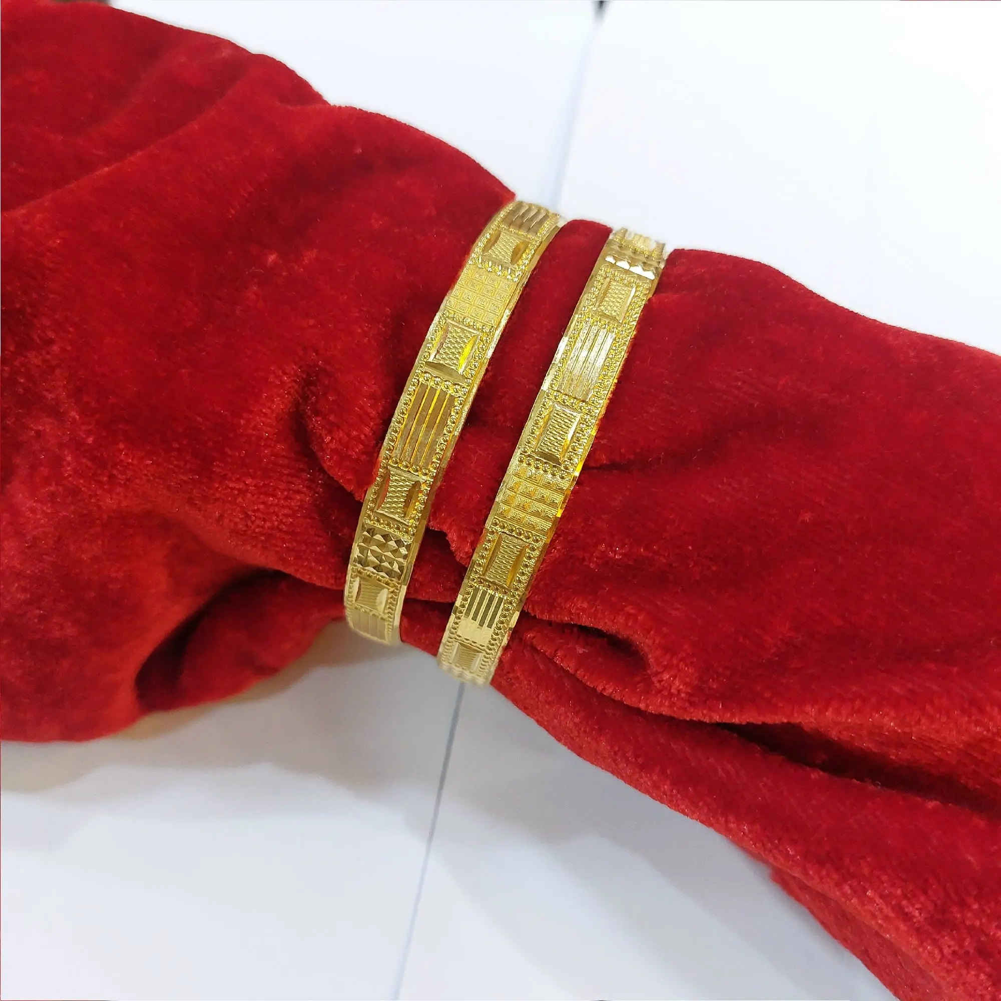 Trendy Gold Kangan