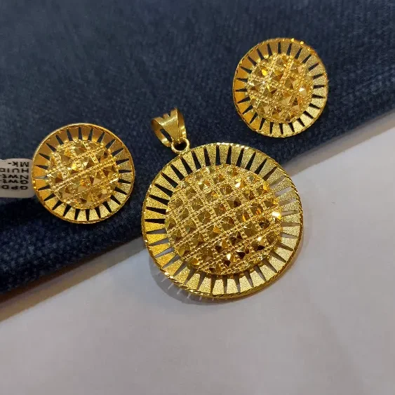 Trendy Gold Pendant Set
