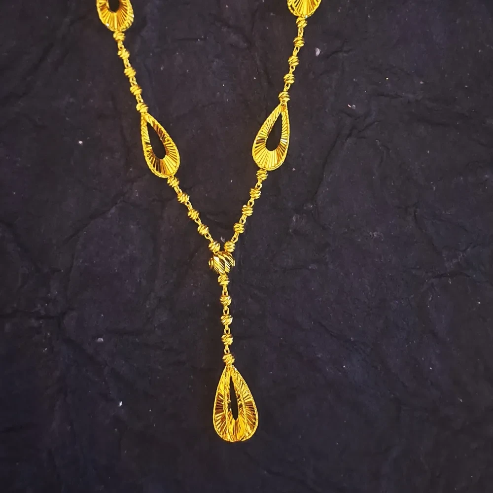 Elegant Gold Necklace