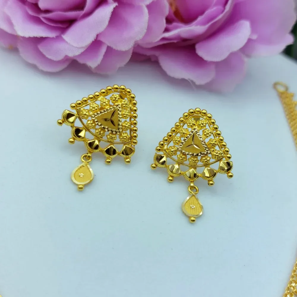 Elegant 18k Gold Necklace Set