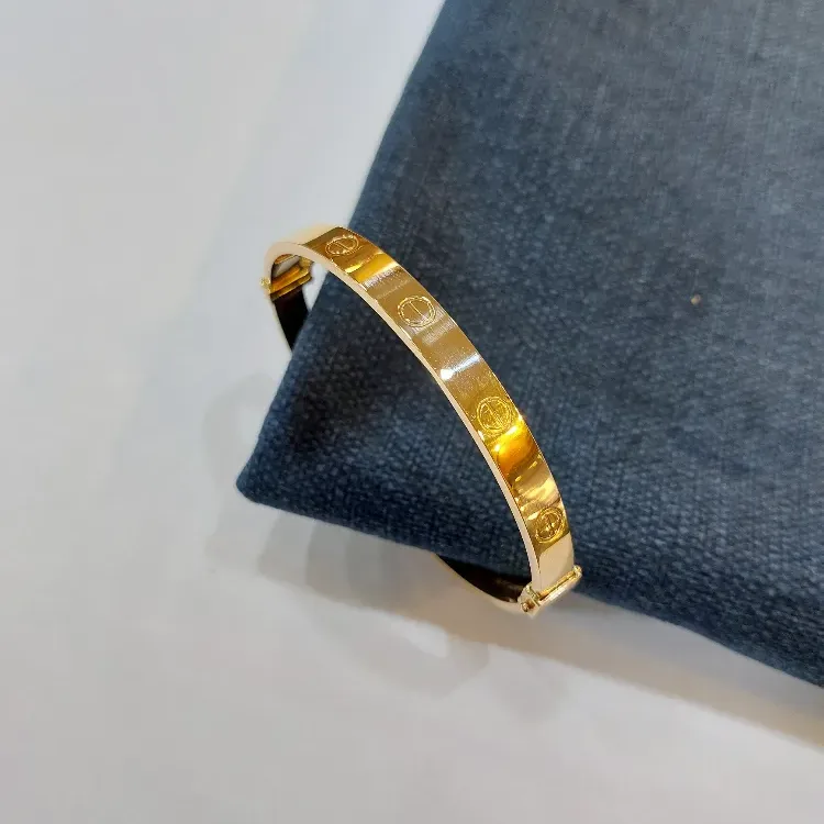 Trendy Gold Light Weight Kada