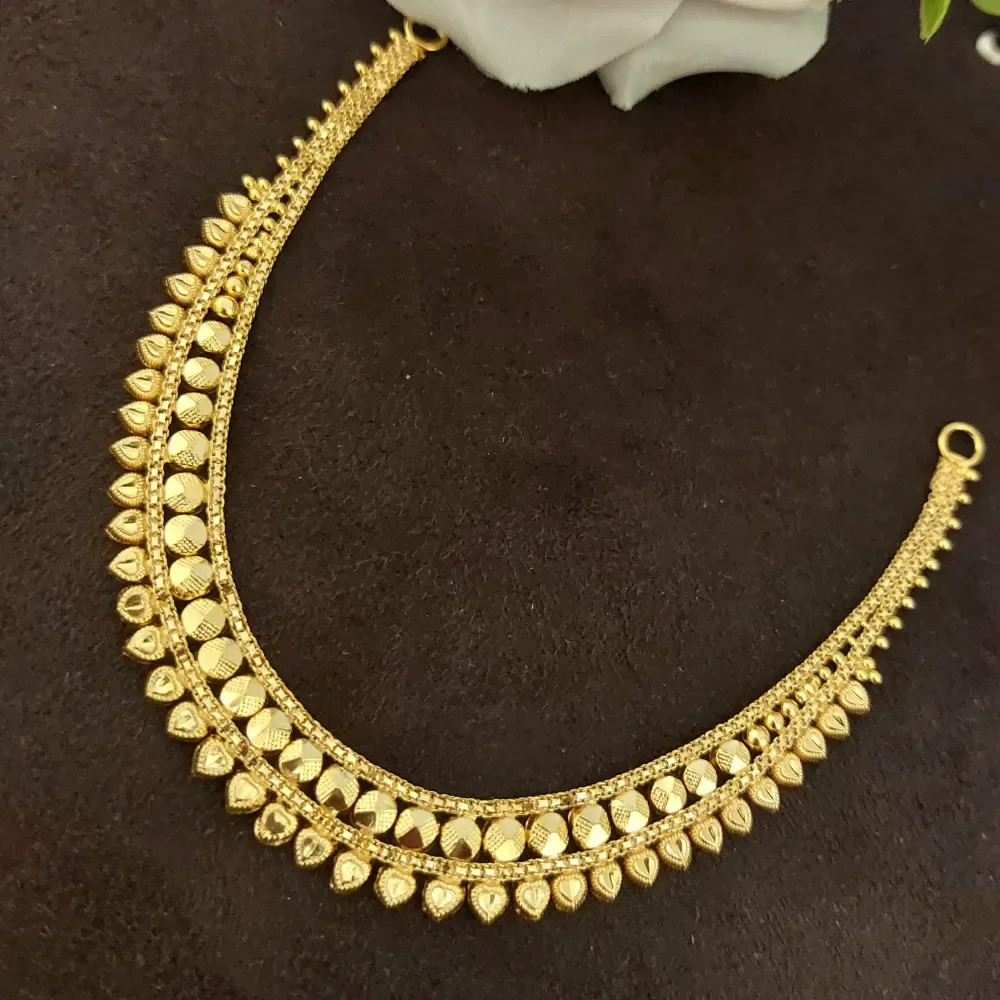Lightweight 22k Gold Necklace with Trendy Traditional Design
