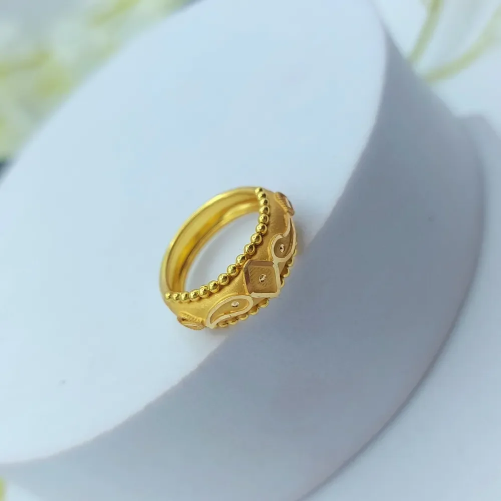 18k Gold Floral Band Ring