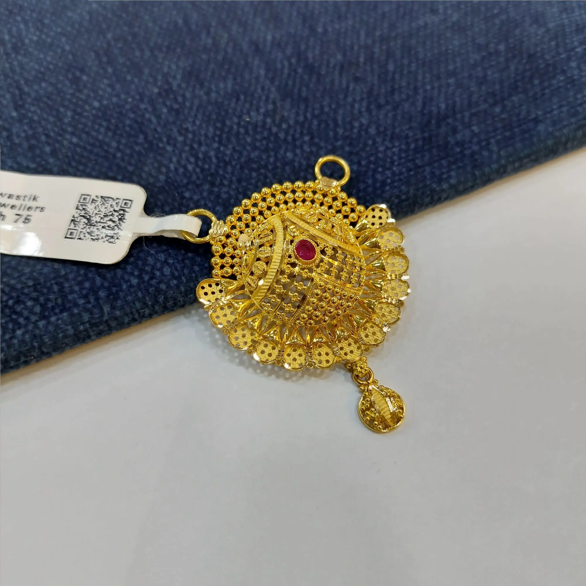 Trendy Gold Mangalsutra Pendant