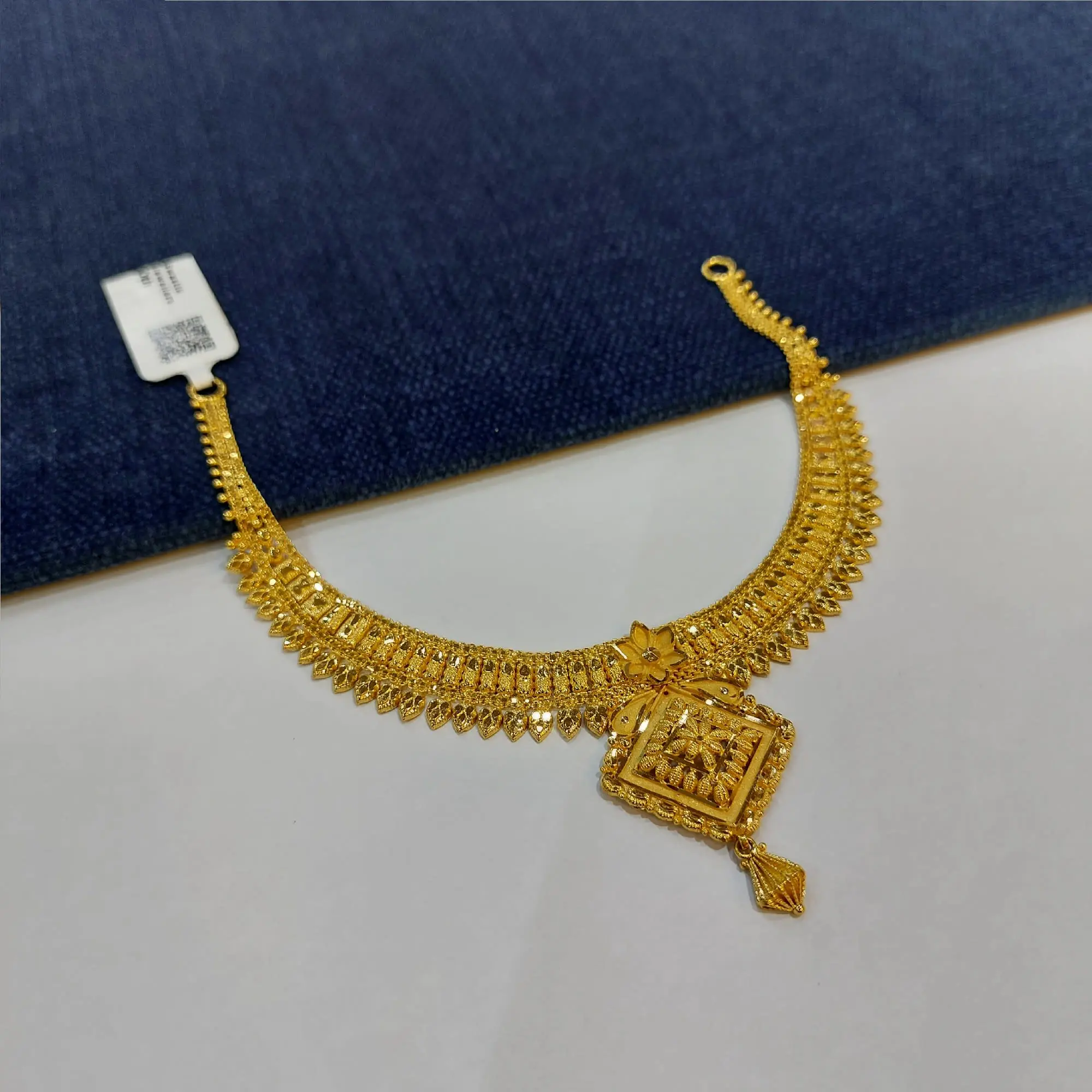 Trendy Gold Short Necklace
