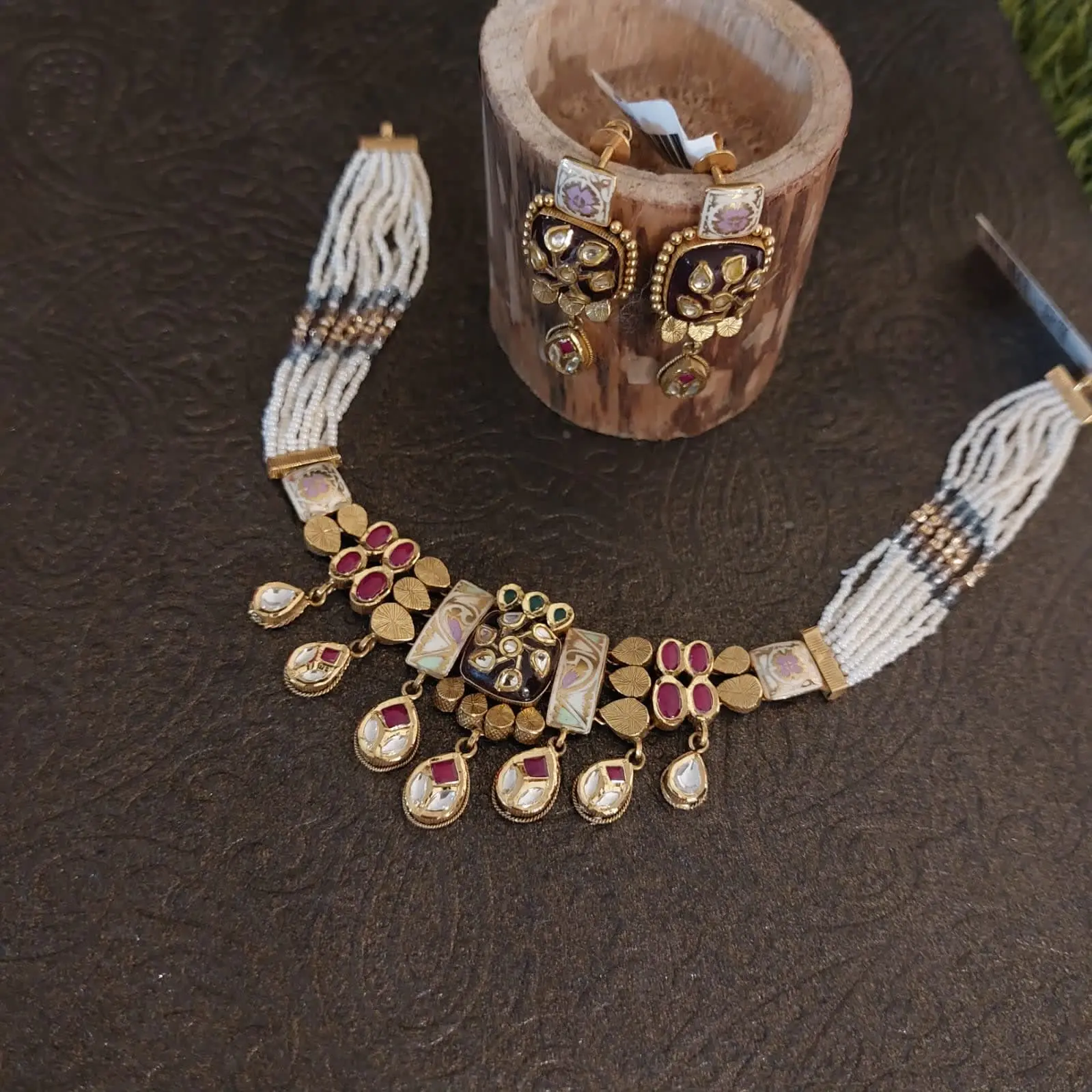 Ladies Gold Antique Necklace