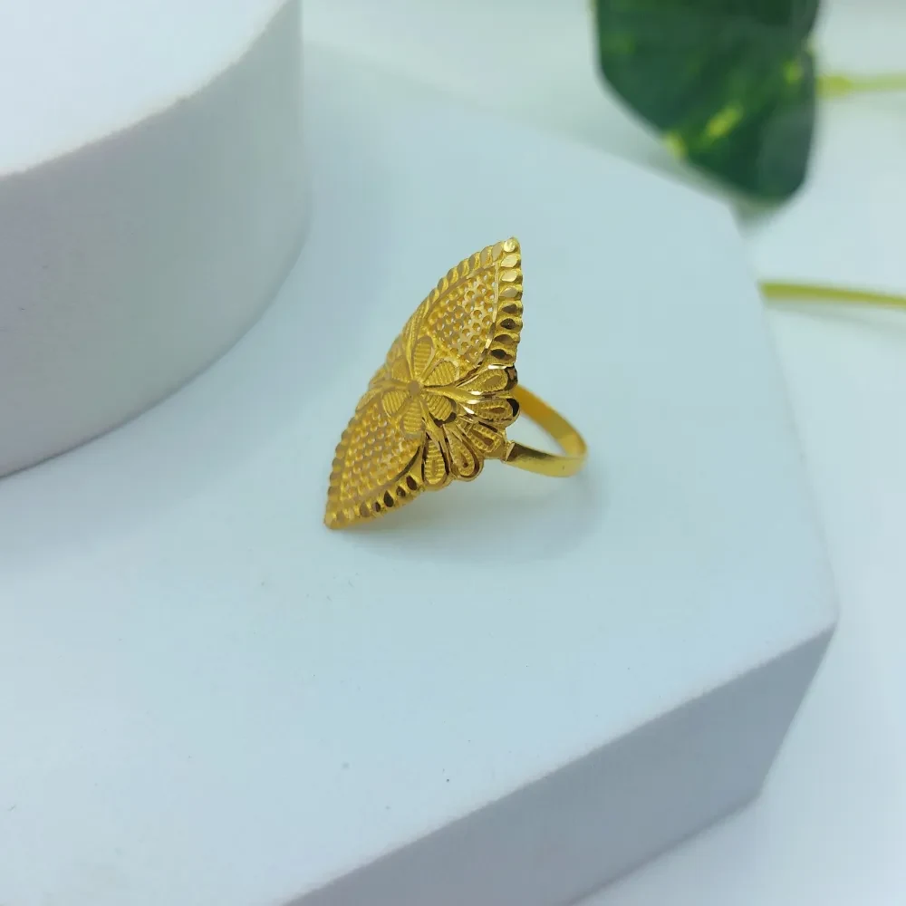 Floral Elegance Gold Ring