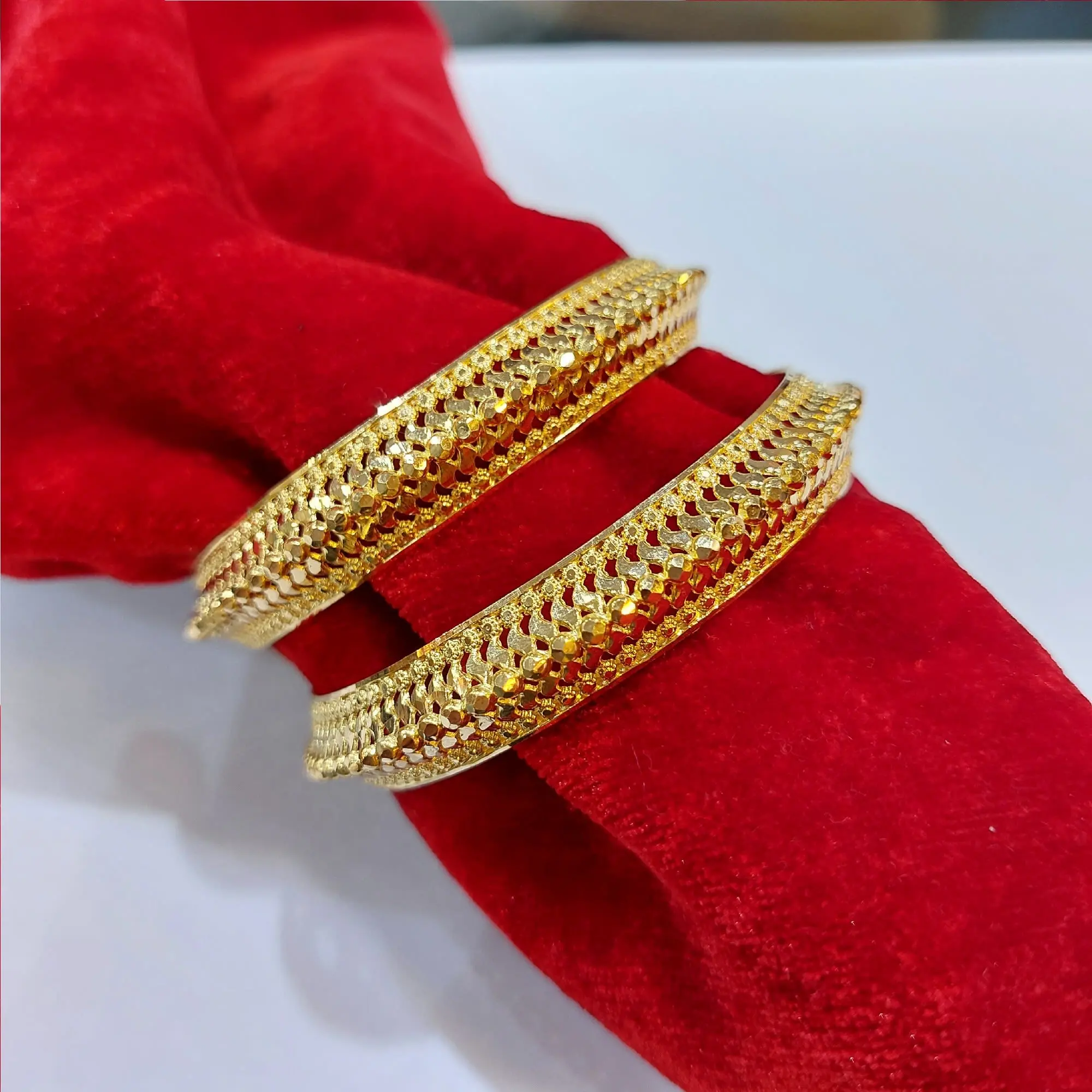 Trendy Gold Kangan