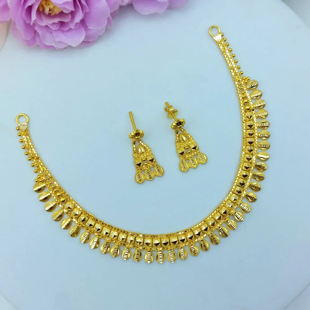 Elegant Dangling Necklace Set