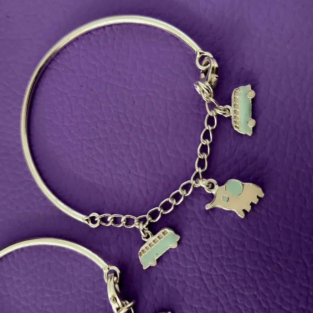 Bus and pig Charms kadali