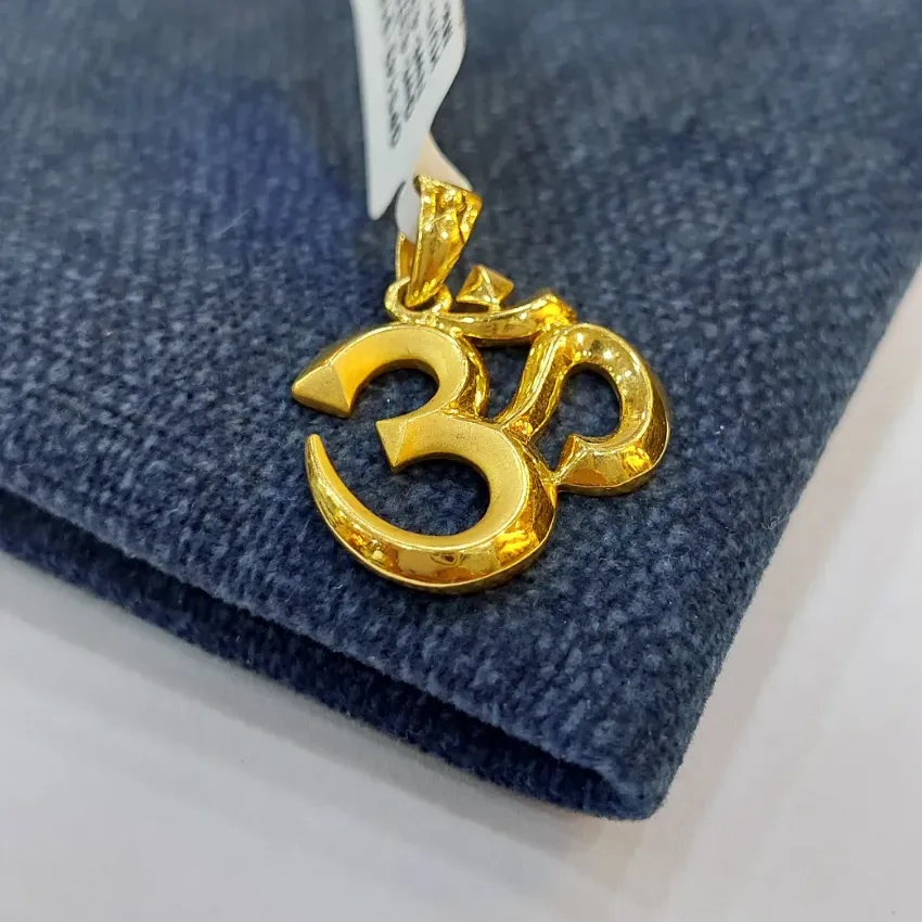 Style Gold Pendant