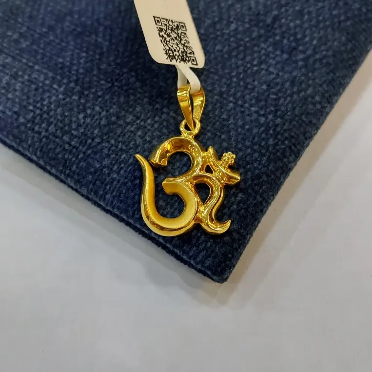Trendy Gold Om Pendant