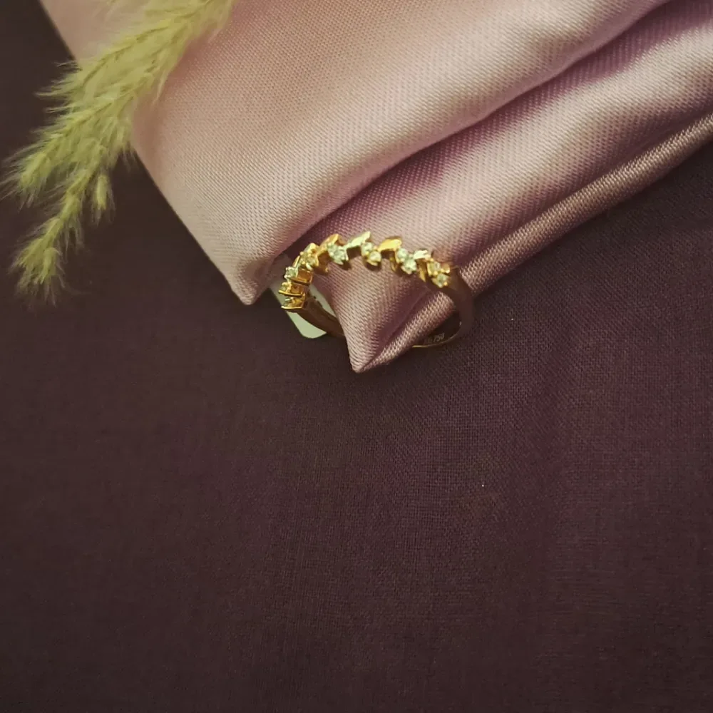 Classy Leafy Ring