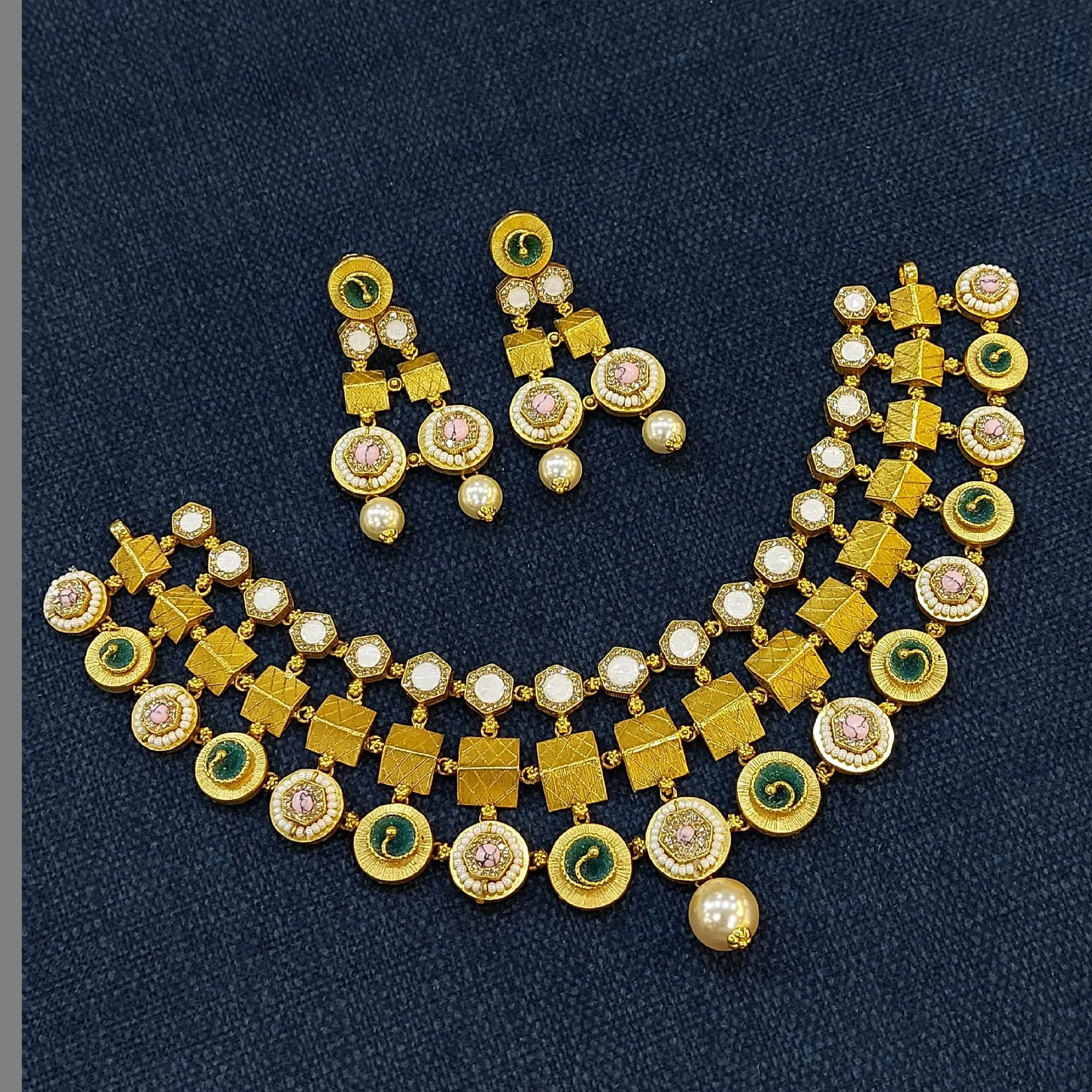 Ladies Gold Antique Necklace