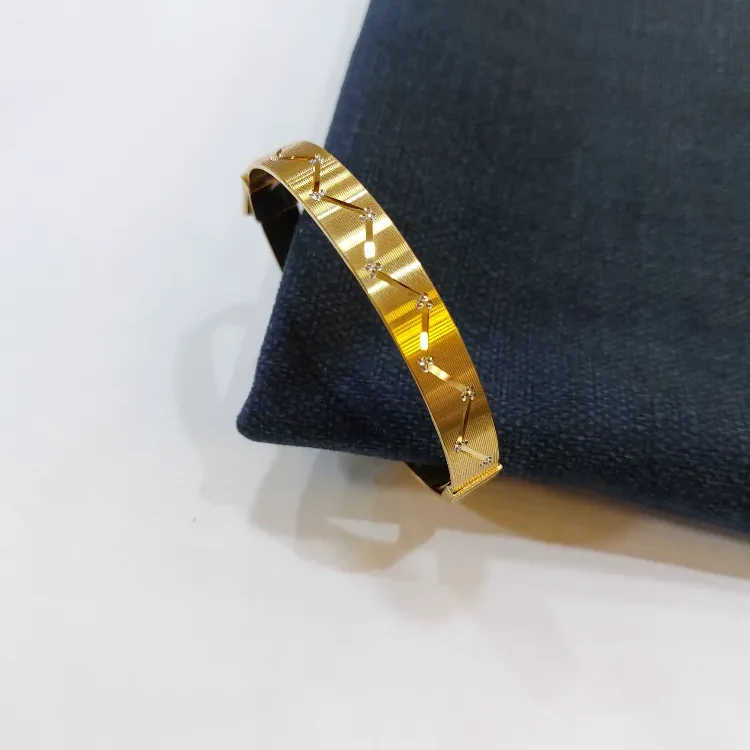 Trendy Gold Kada