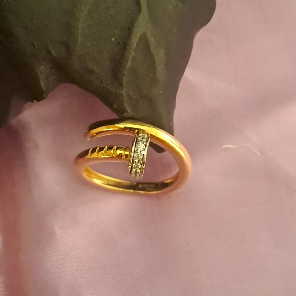 Nail Ring