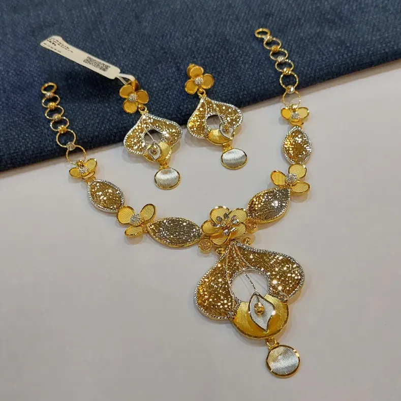 Style Gold Necklace With White Rodium