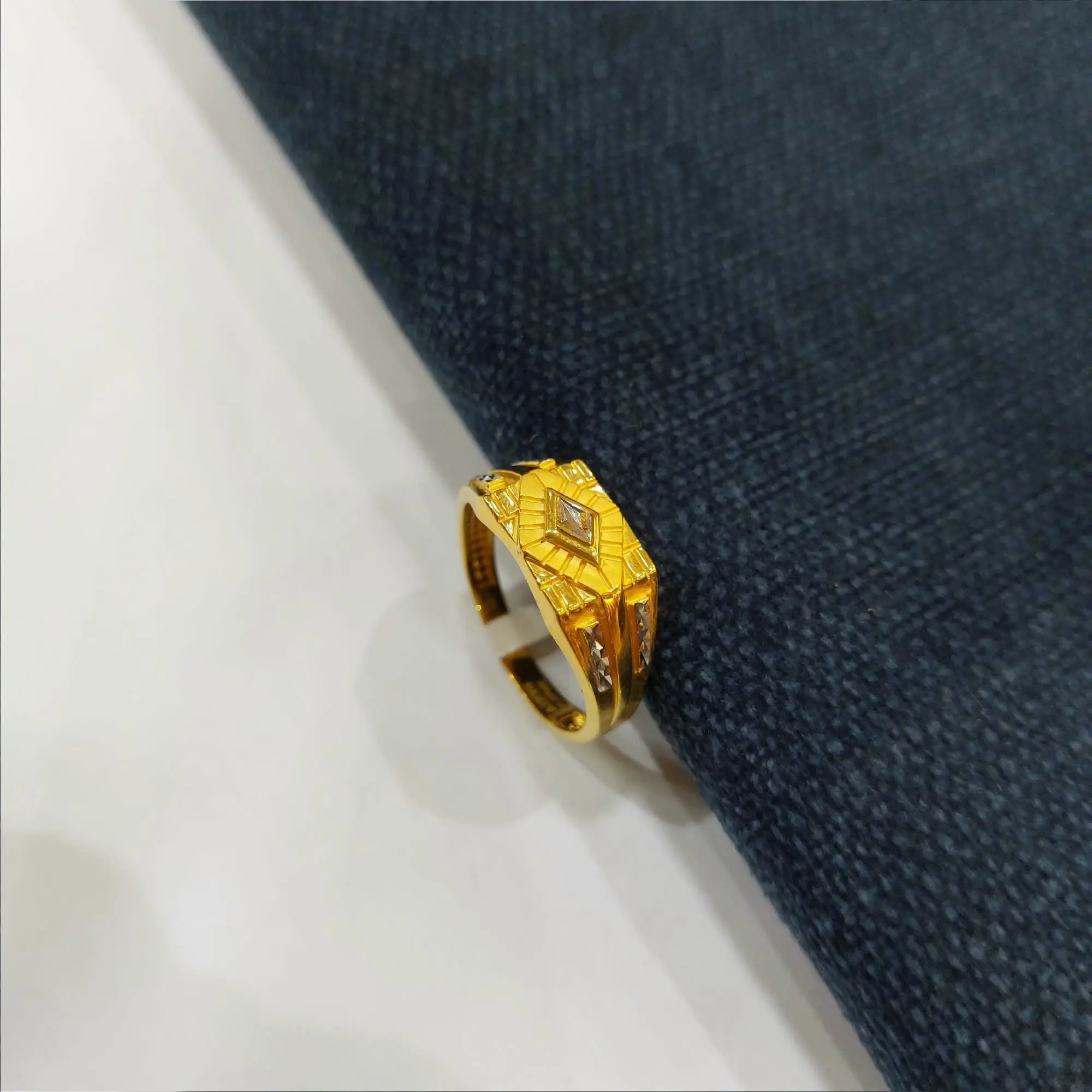 Trendy Gold Gents Ring