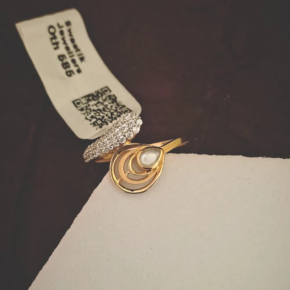 Elegant Gold Ring