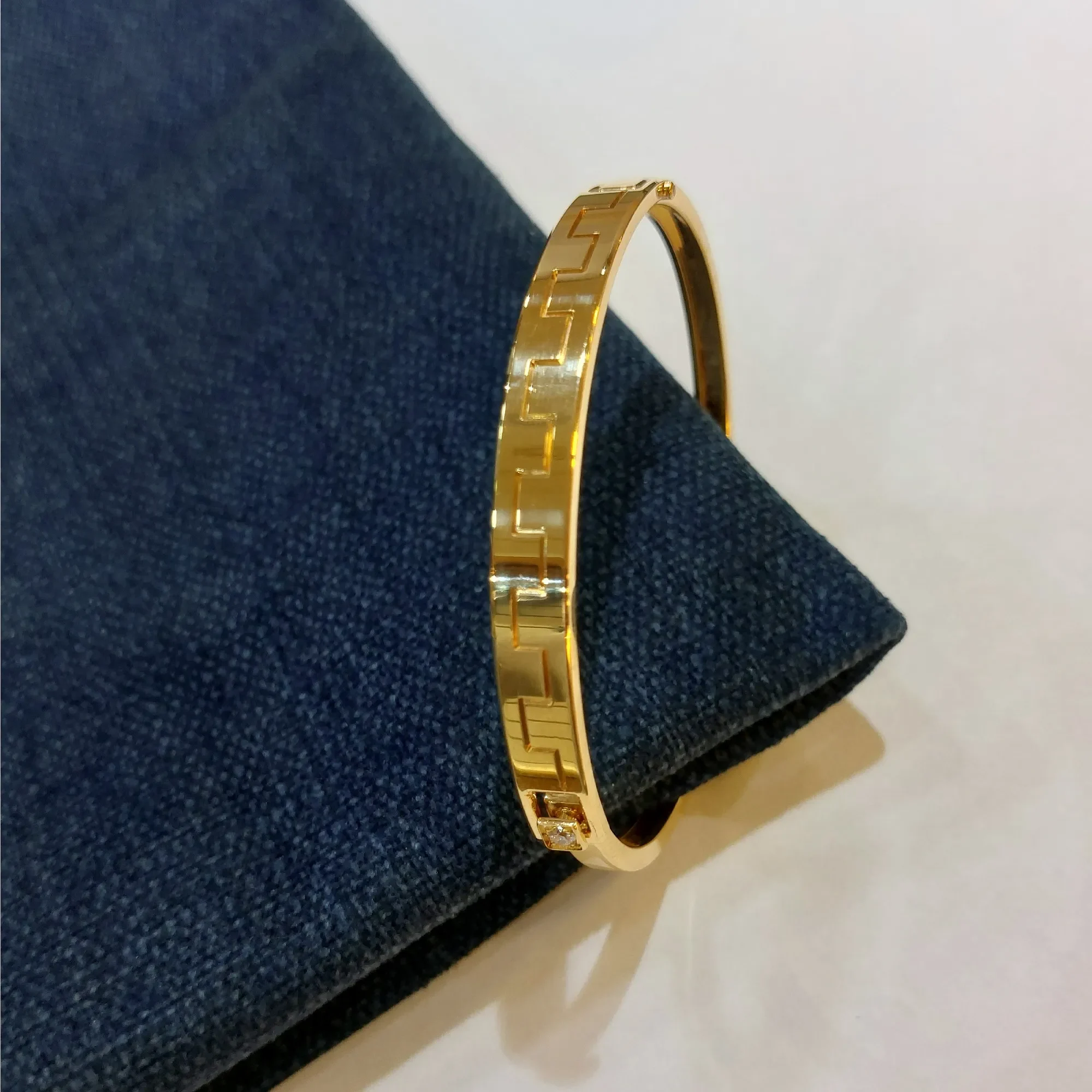 Trendy Gold Gents Kada