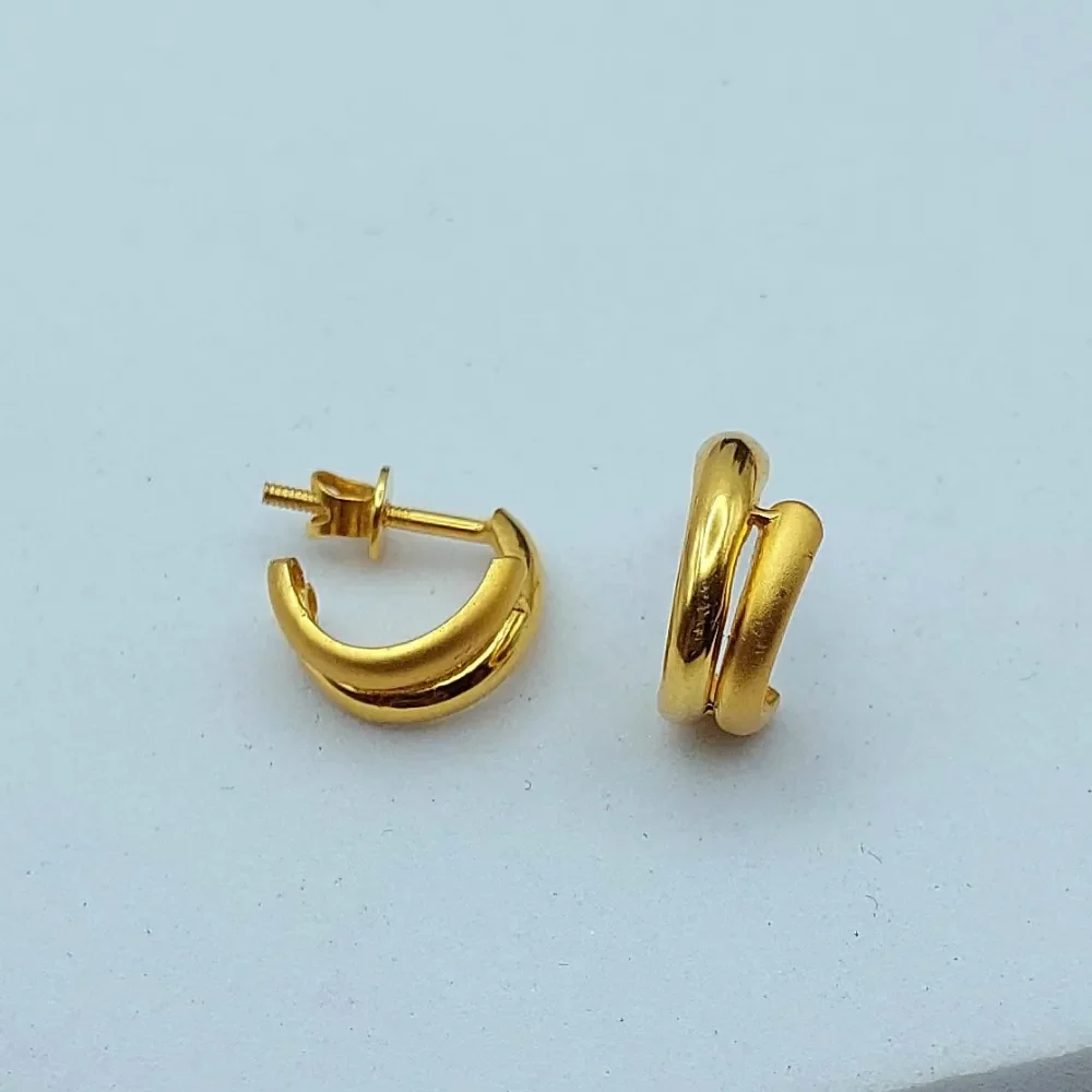 Minimalist 9kt Gold Earring