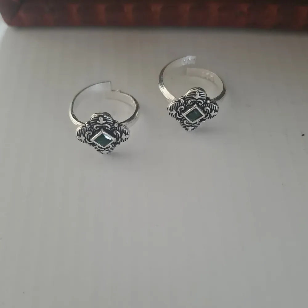 Beautiful Toe Ring.