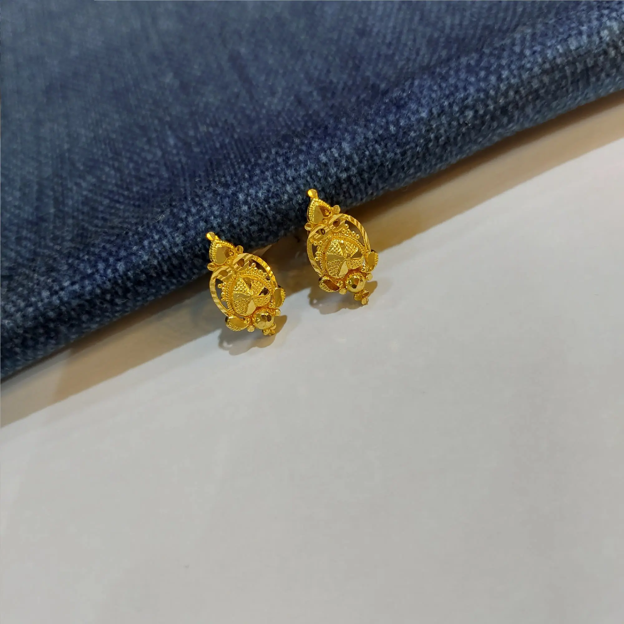 Trendy Gold Tops
